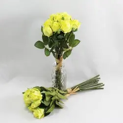 Rosebud Bouquet x 9 flowers Lemon