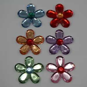 Stick on plastic 4cm flowers Pkt 24